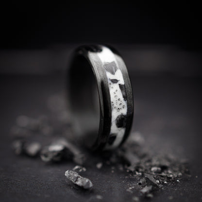 The Black Marble Glowstone Ring