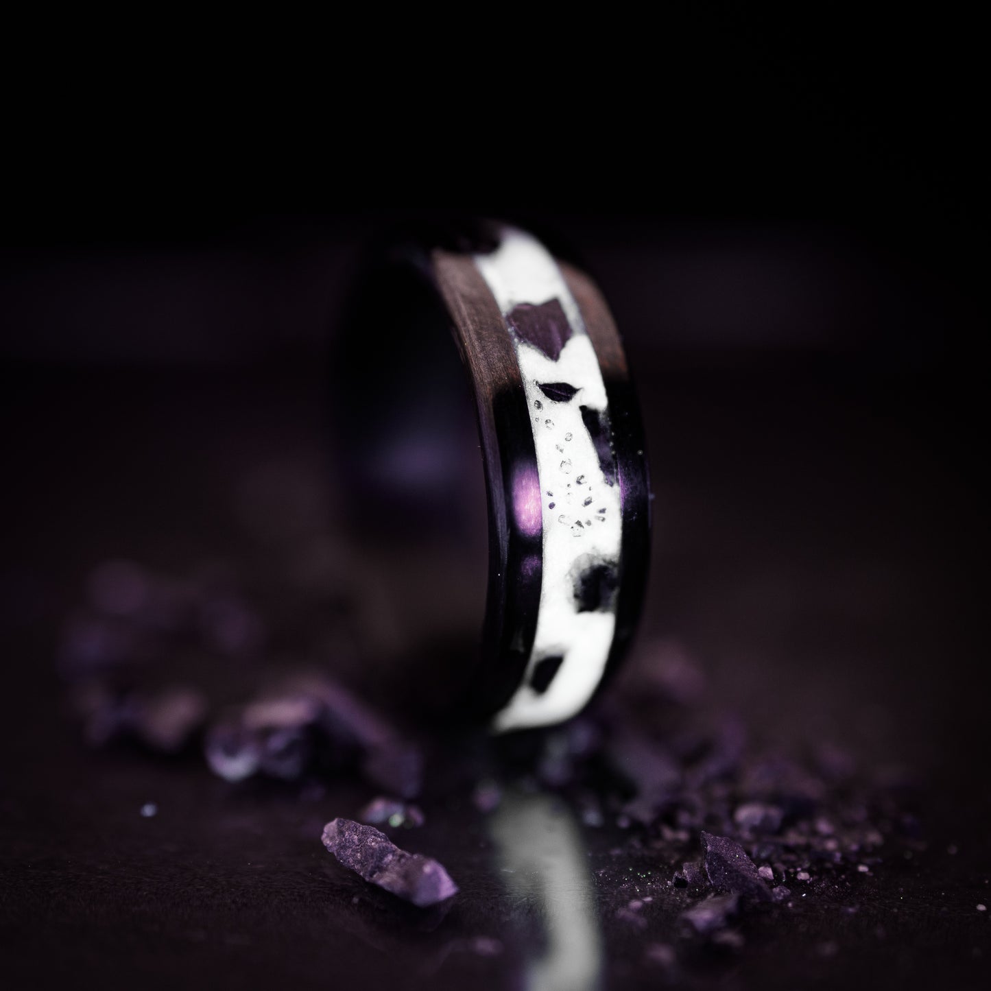 The Black Marble Glowstone Ring