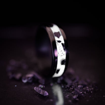 The Black Marble Glowstone Ring