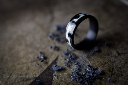 The Black Marble Glowstone Ring